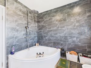 Family bathroom- click for photo gallery